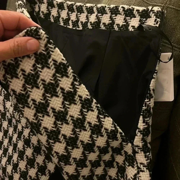 Ledin  Houndstooth mini skirt black & white shorts underneath in sise small NWT - Picture 12 of 13